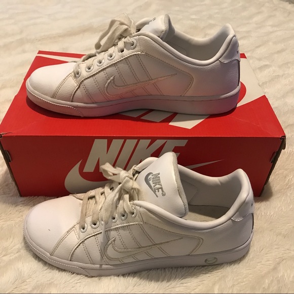 Nike Shoes - White Nike sneaker 8.5